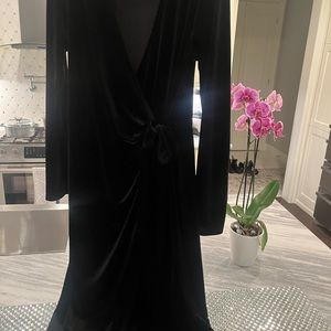 COPY - Iconic Halston 🥂black velvet🥂 midi wrap 🥂holiday dress size large 🥂perfe…